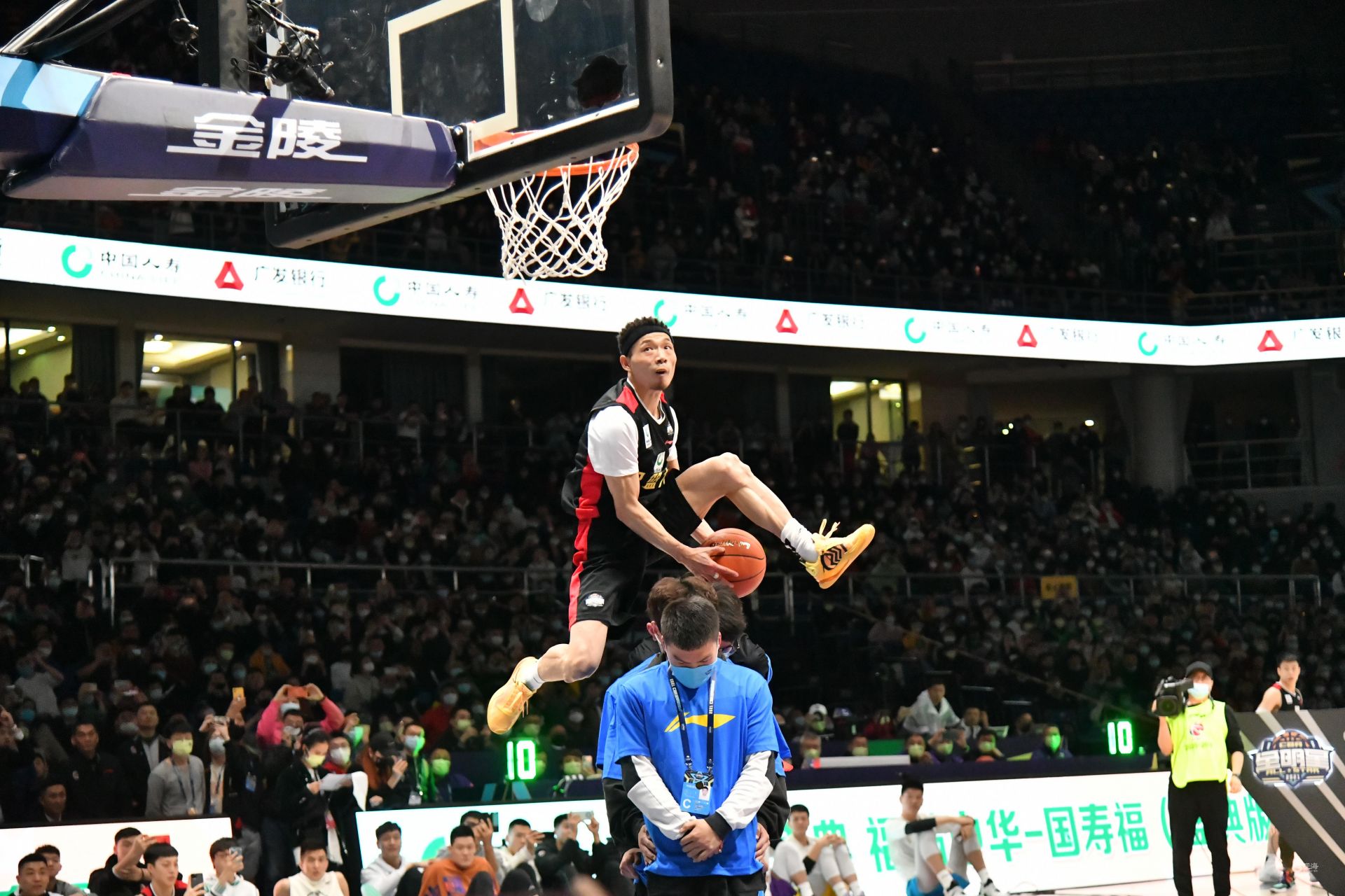 的勇士蒙上 的勇士蒙上